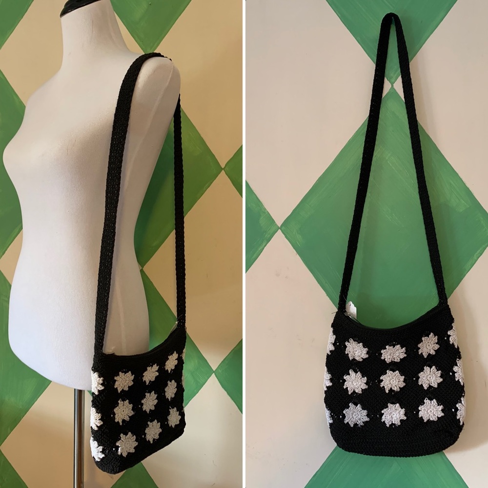 Vintage 1960s 70s Floral Crochet crossbody purse